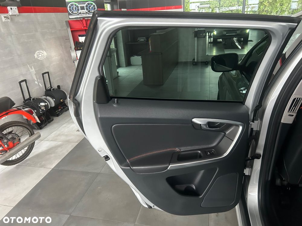 Volvo XC 60 D3 Geartronic Momentum - 20