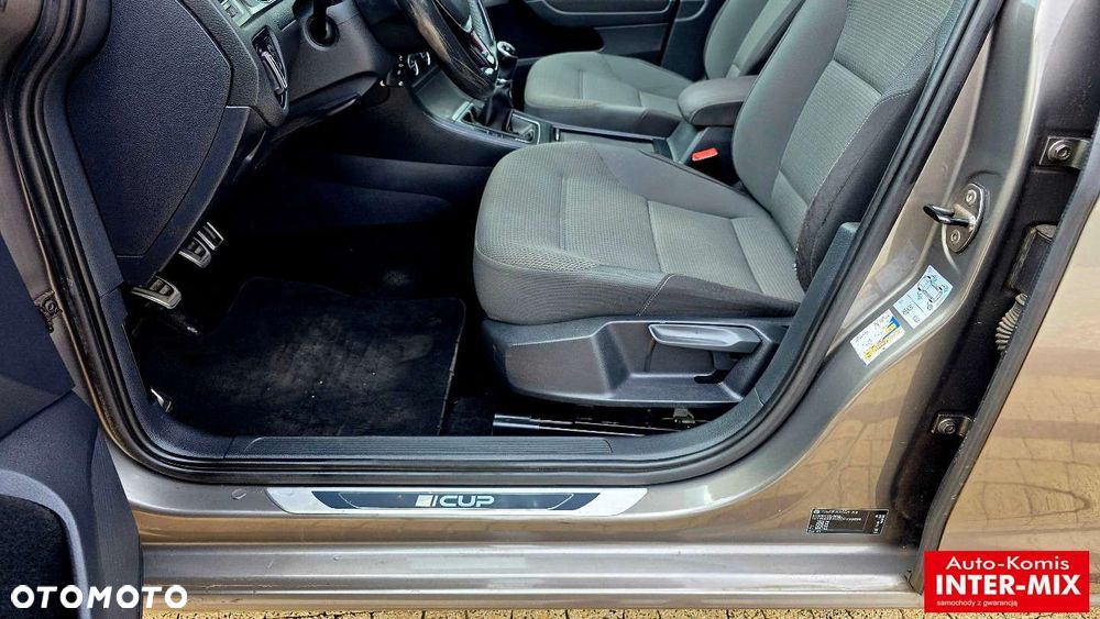 Volkswagen Golf - 33