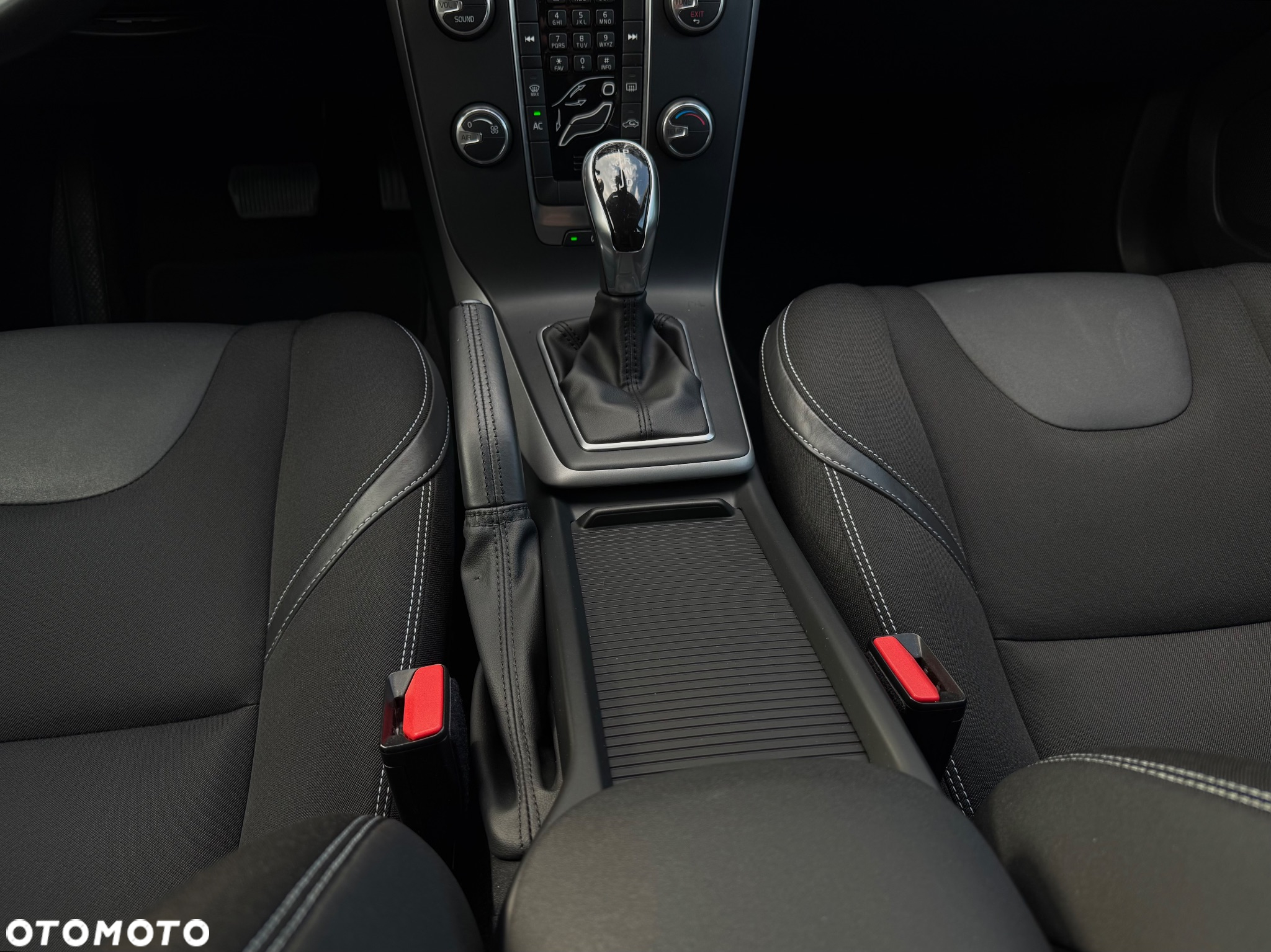 Volvo V40 T4 Powershift R Design - 17