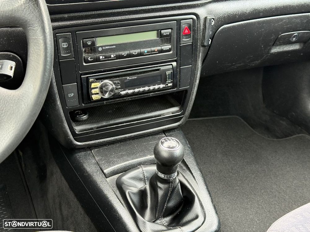 VW Passat Variant - 14
