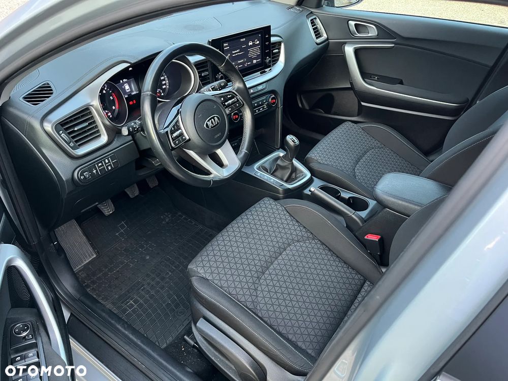 Kia Ceed 1.6 CRDi mHEV M - 7