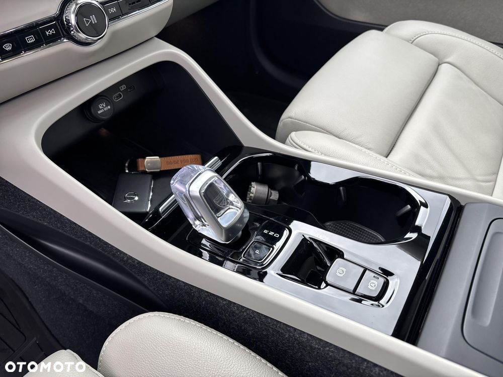 Volvo XC 40 B4 AWD Plus Bright - 14