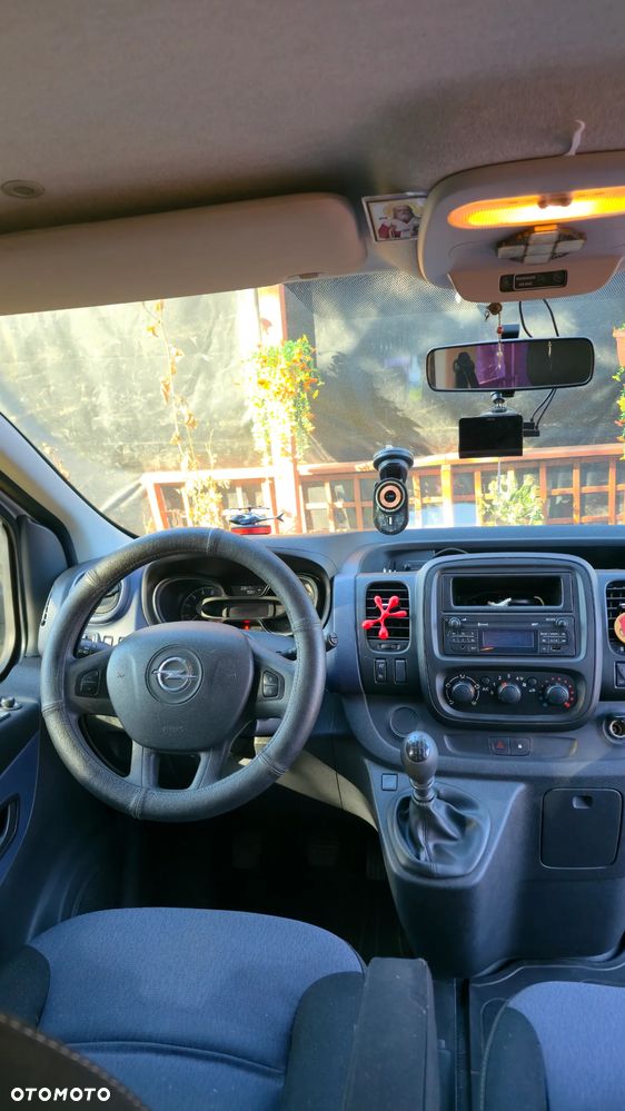 Opel Vivaro - 10
