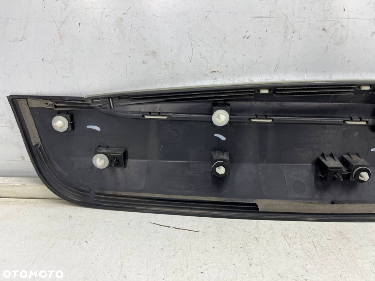 Listwa MG ZS MG VS MG ZS EV 17r.- LEWA TYLNA dolna nakładka drzwi lewy tył p10360770 - 10