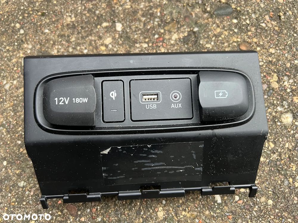 Hyundai Santa Fe IV panel gniazdo złącze USB 96125-s1000 - 1