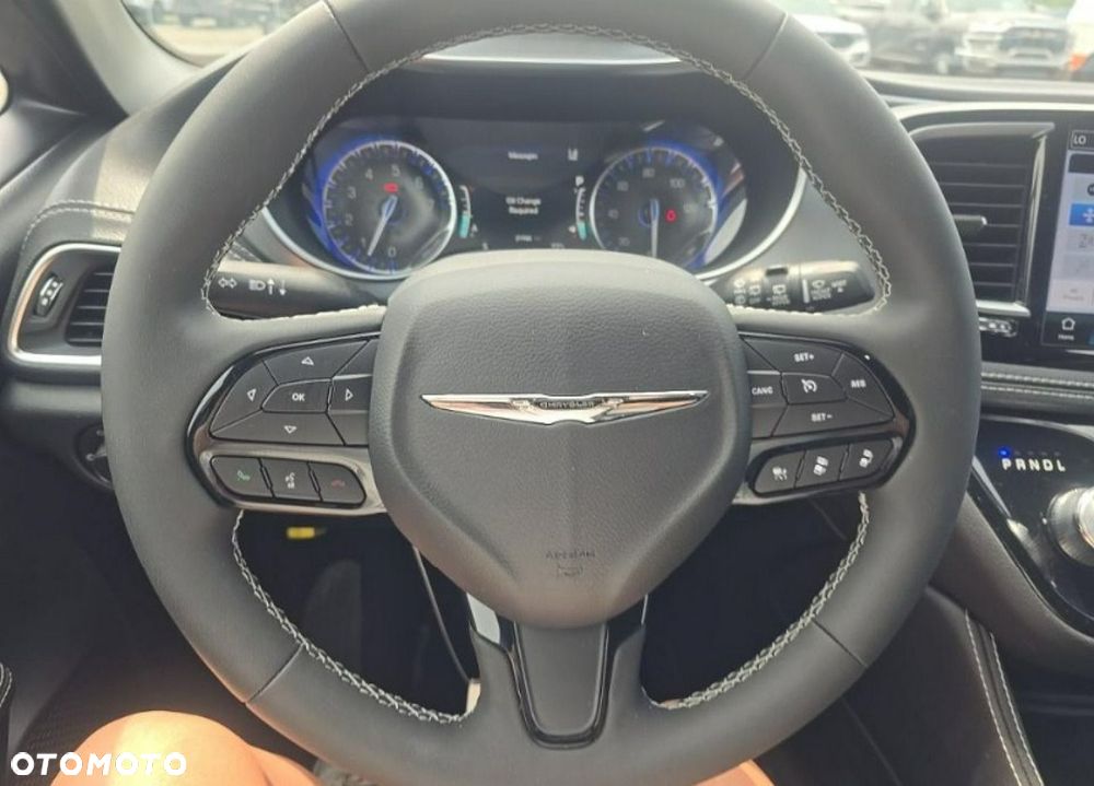 Chrysler Pacifica - 8