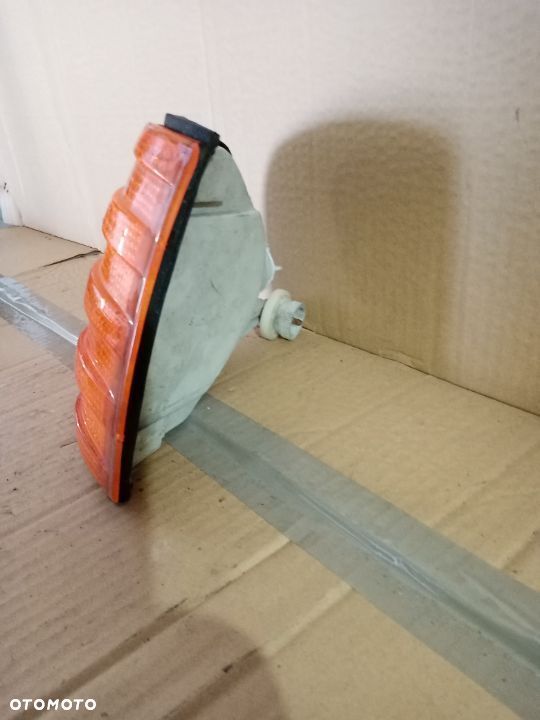 Kierunkowskaz kierunek prawy przód Mercedes W126 - 3