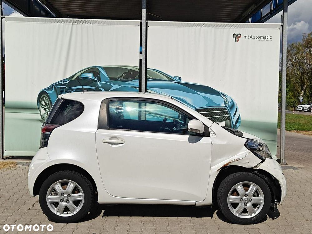 Toyota iQ - 4