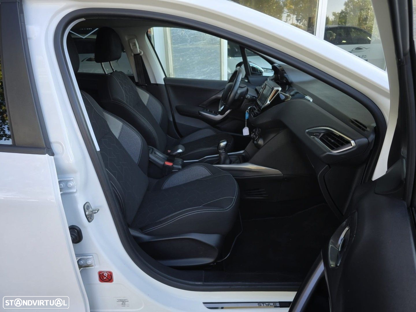 Peugeot 2008 1.2 PureTech Active - 15