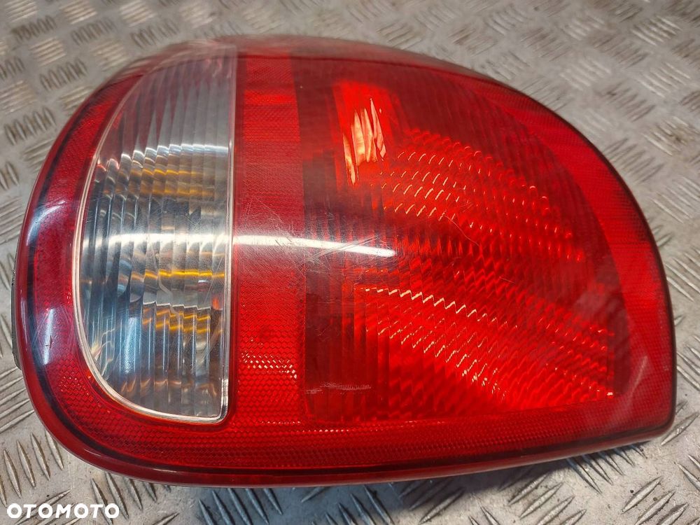 LAMPA PRAWY TYŁ  CHRYSLER  GRAND VOYAGER IV LIFT 04857954AA 192843934 - 2