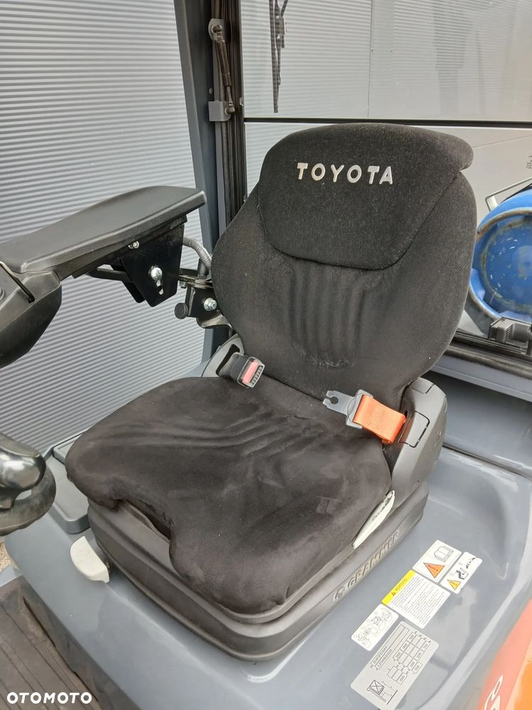 Toyota 02-8FGF30 - 8