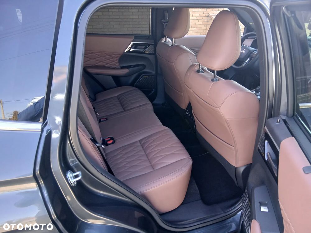 Mitsubishi Outlander Instyle Plus - 22