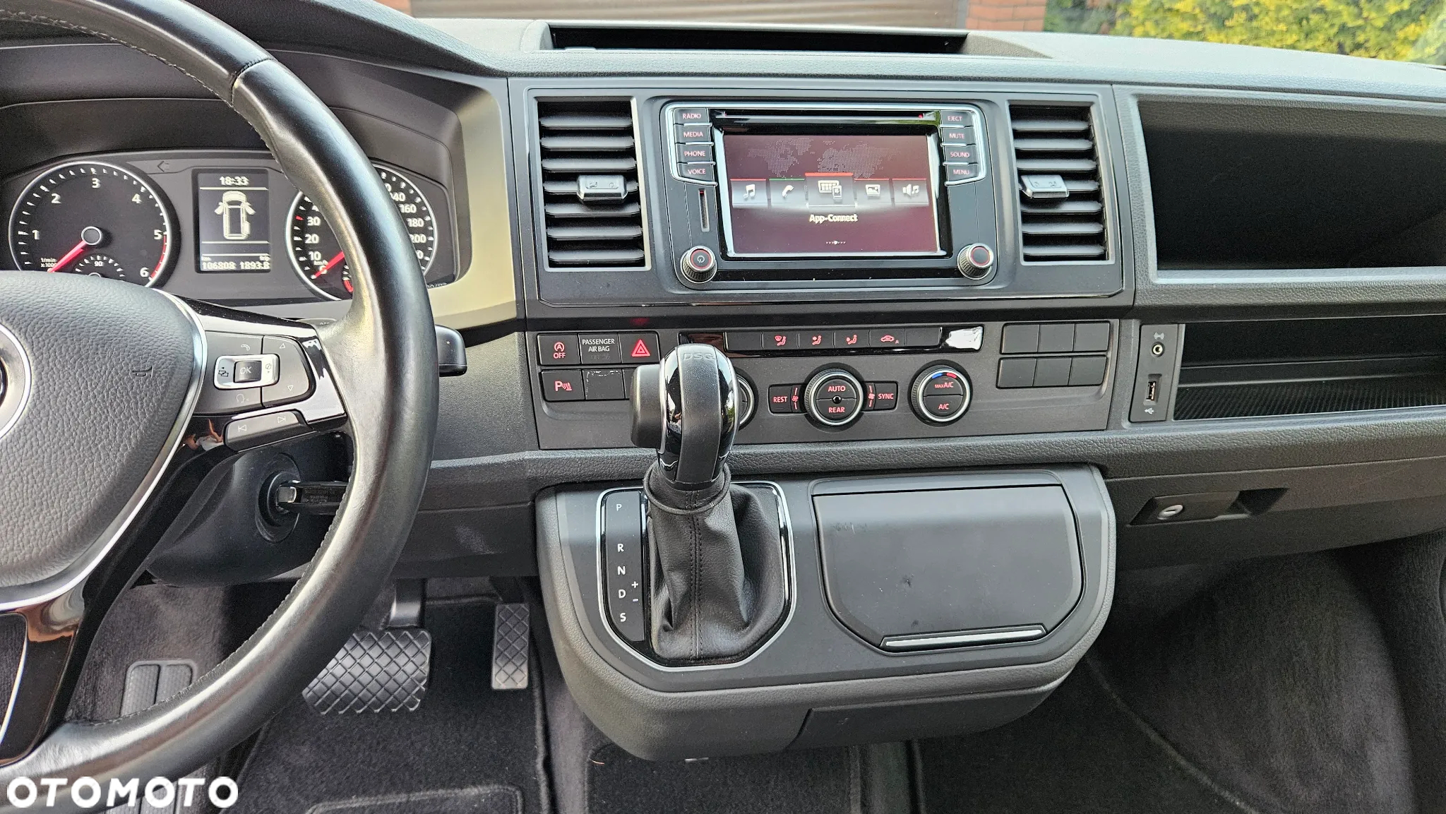 Volkswagen Multivan - 38