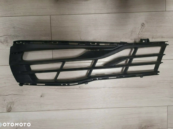 Kratka zderzaka BMW G32 7415588 R