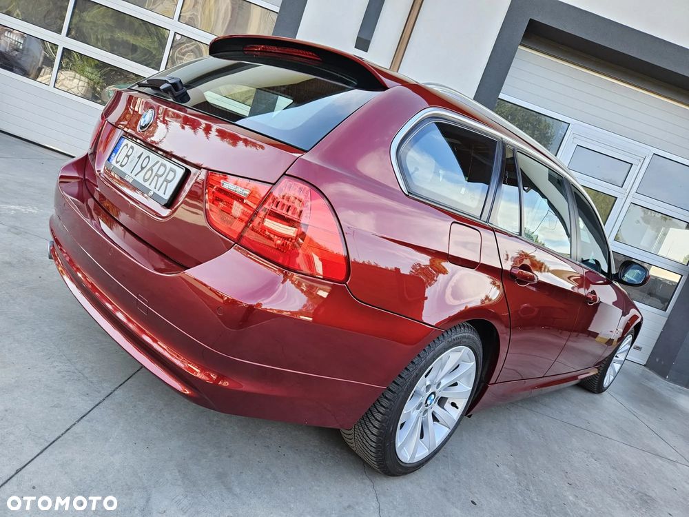 BMW Seria 3 318i Touring - 4