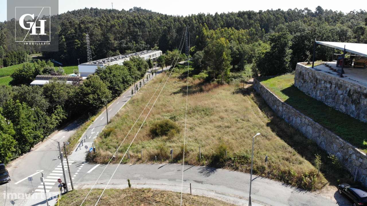 Terreno em Outiz – Possibilidade de construção para 3 moradias - Grande imagem: 4/13