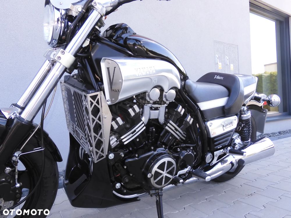 Yamaha V-MAX - 25