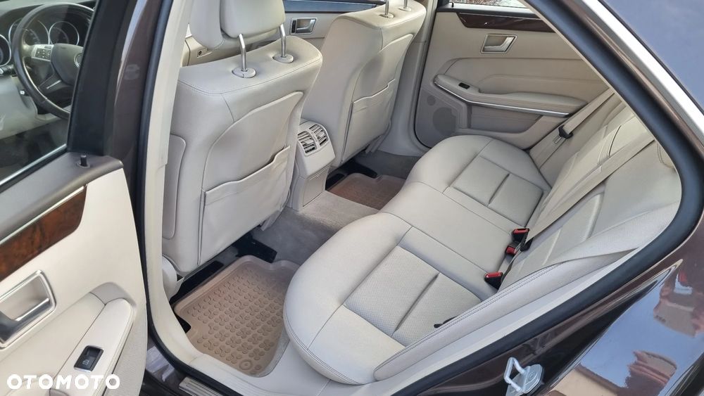 Mercedes-Benz Klasa E 220 BlueTEC 4-Matic Elegance - 11