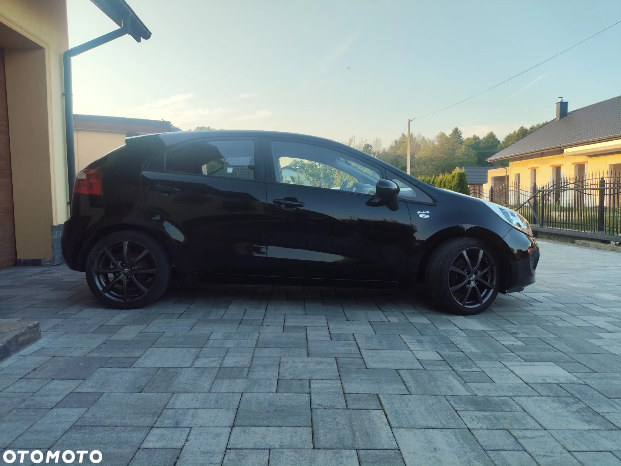 Kia Rio 1.2 L - 8