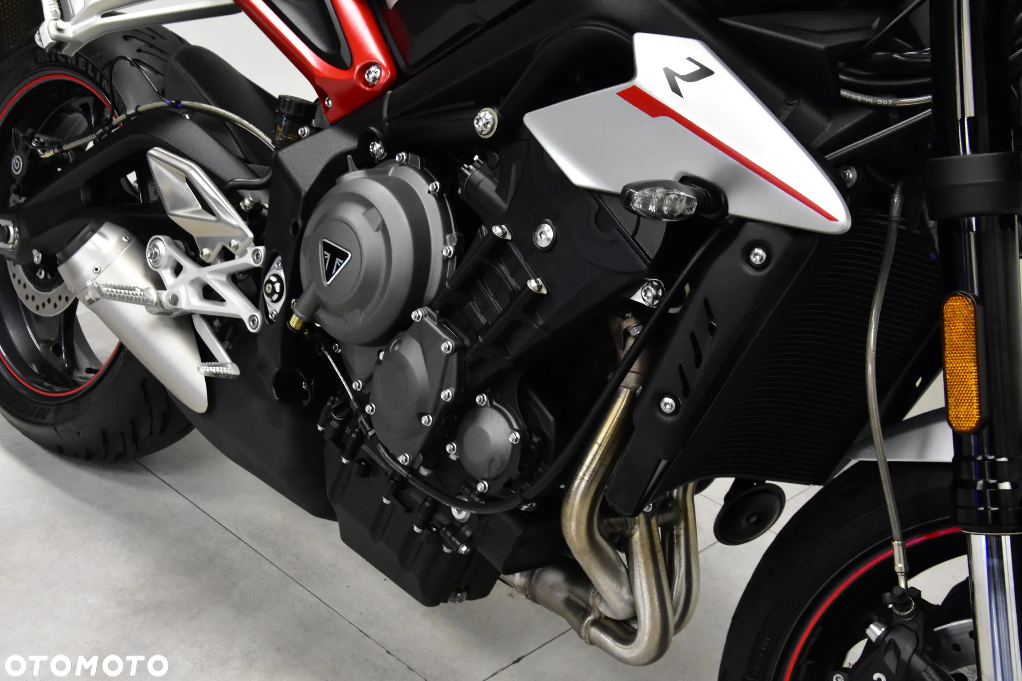 Triumph Street Triple - 27