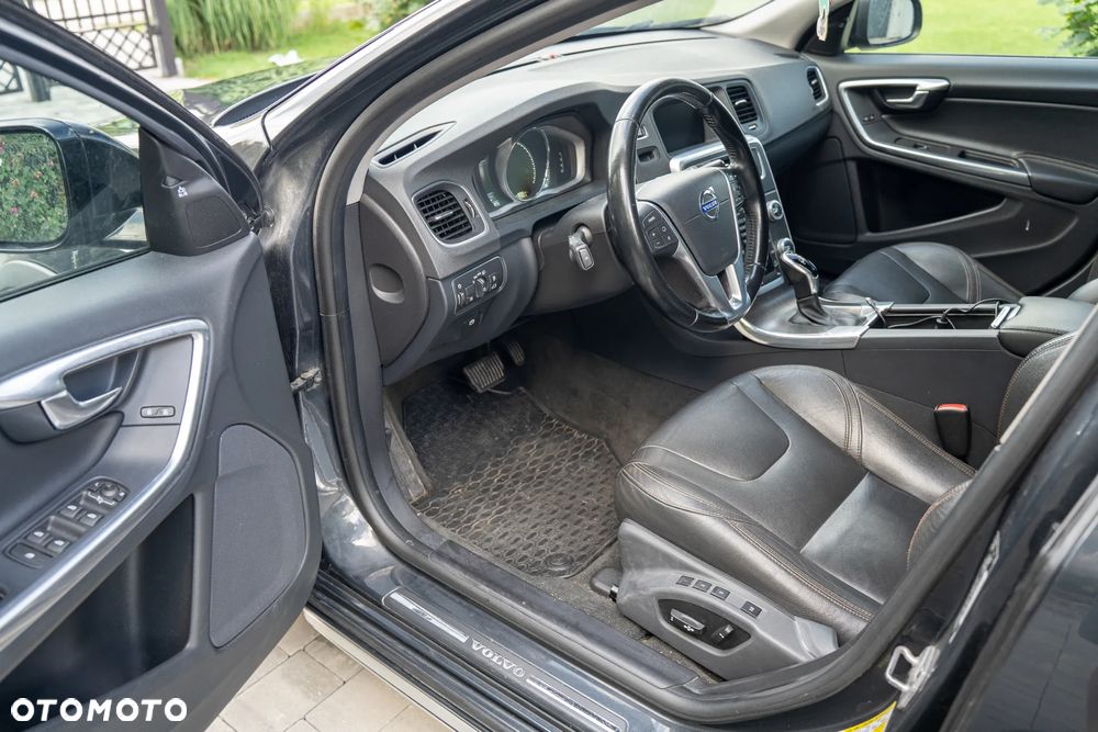 Volvo V60 Cross Country - 13