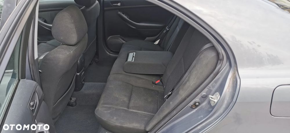 Toyota Avensis - 7