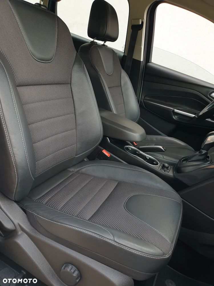 Ford Kuga 2.0 TDCi 4x4 Titanium - 33
