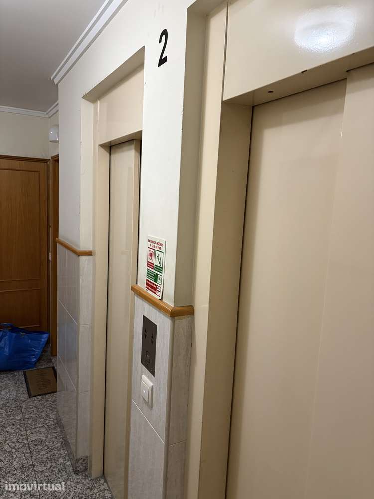 Apartamento T2 com garagem e varanda em São Pedro da Cova - Grande imagem: 4/26