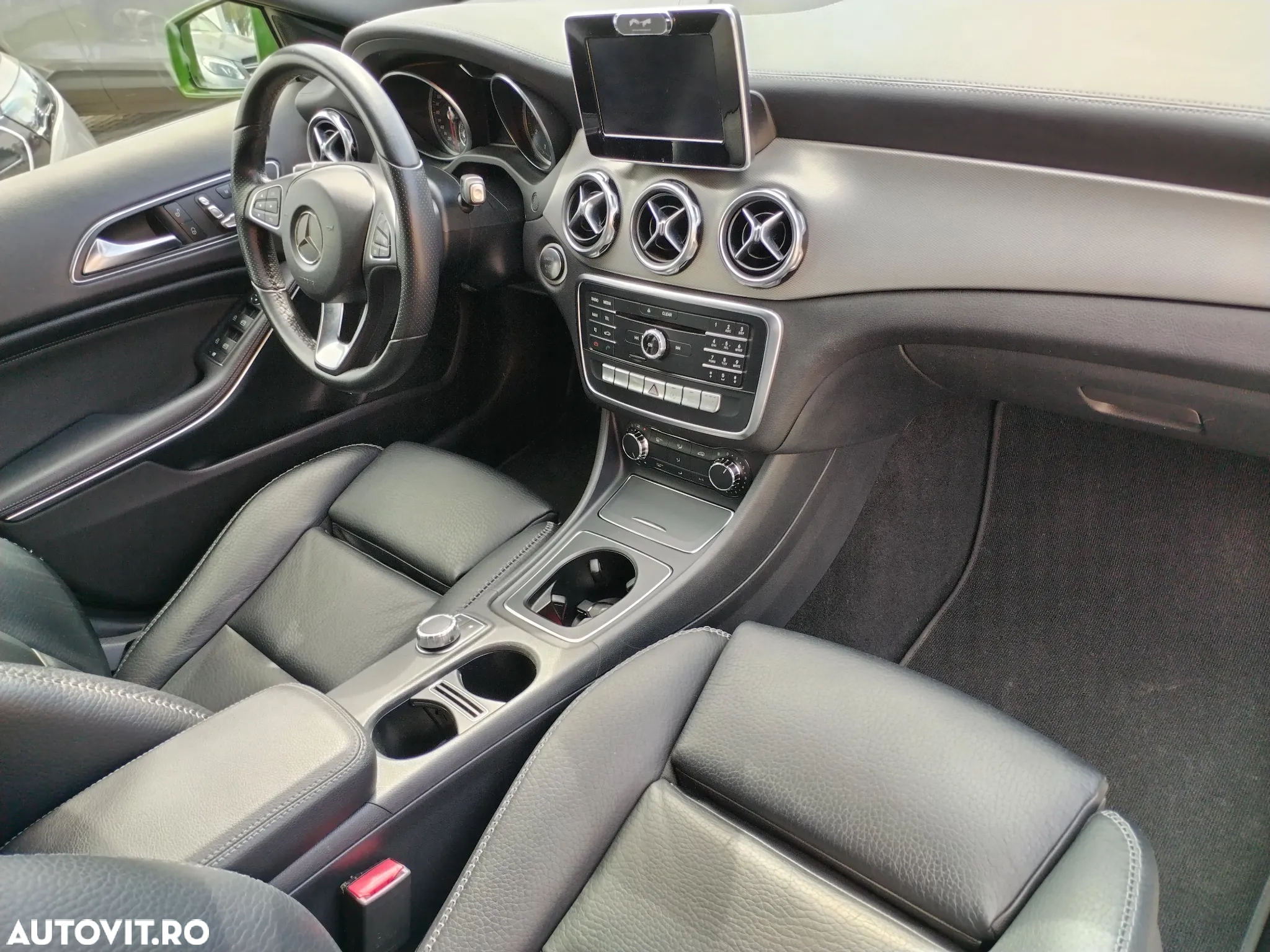 Mercedes-Benz GLA - 16