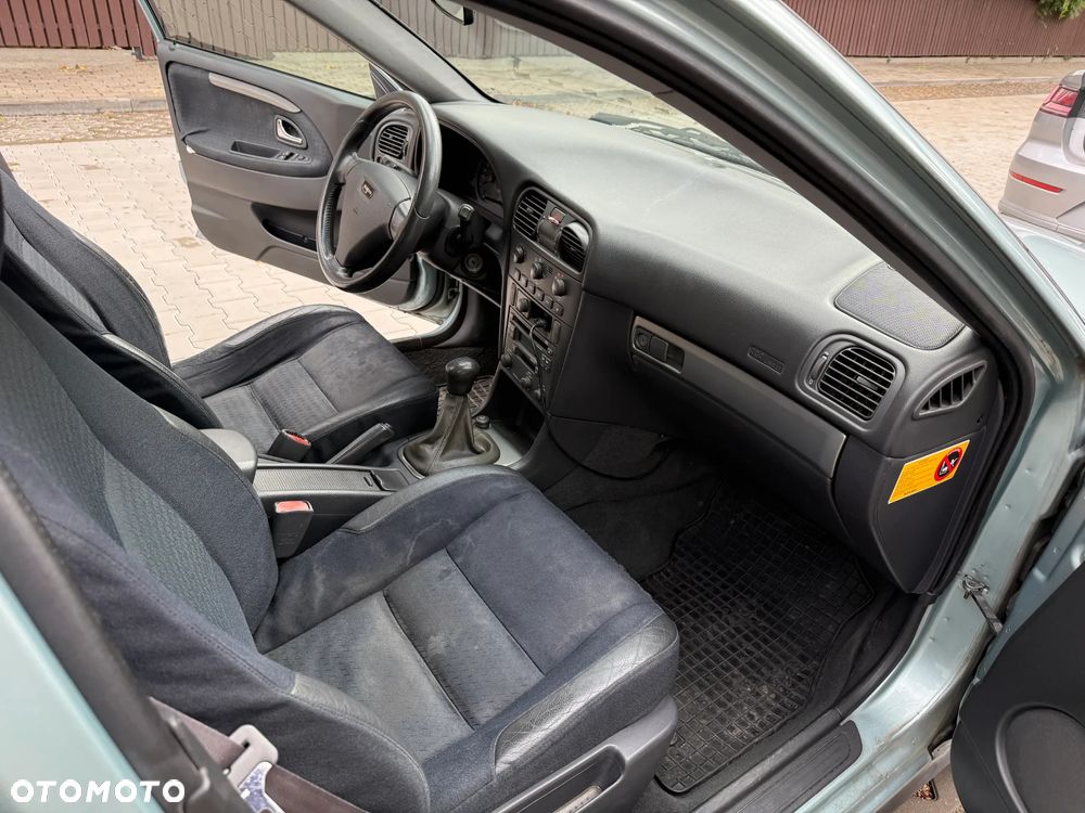 Volvo V40 2.0 T4 - 13