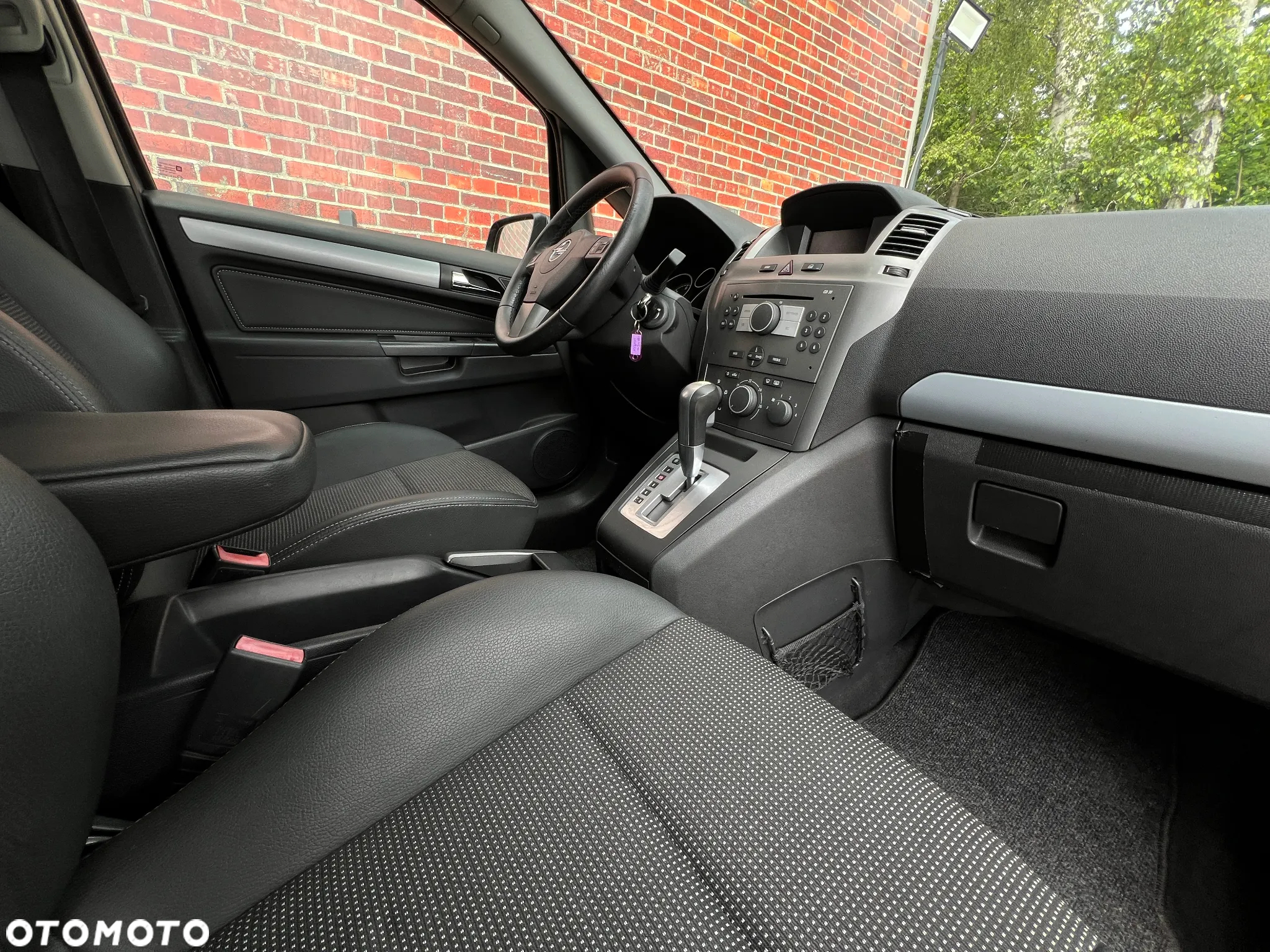 Opel Zafira - 10