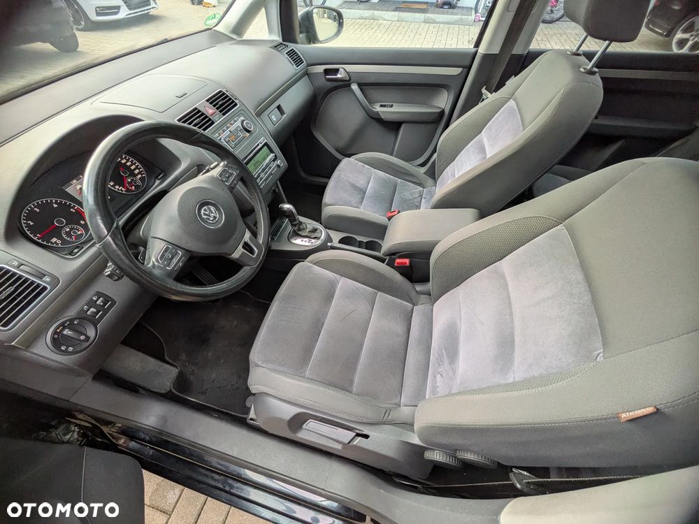 Volkswagen Touran 2.0 TDI DPF DSG Trendline - 11