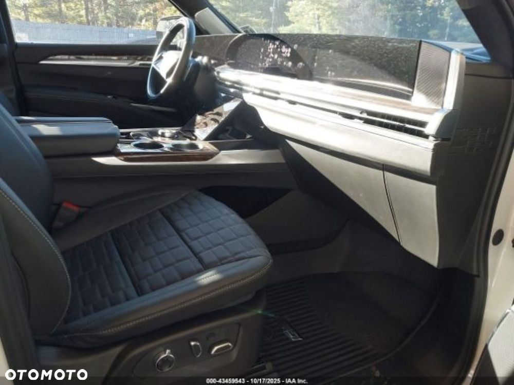 Cadillac Escalade - 7