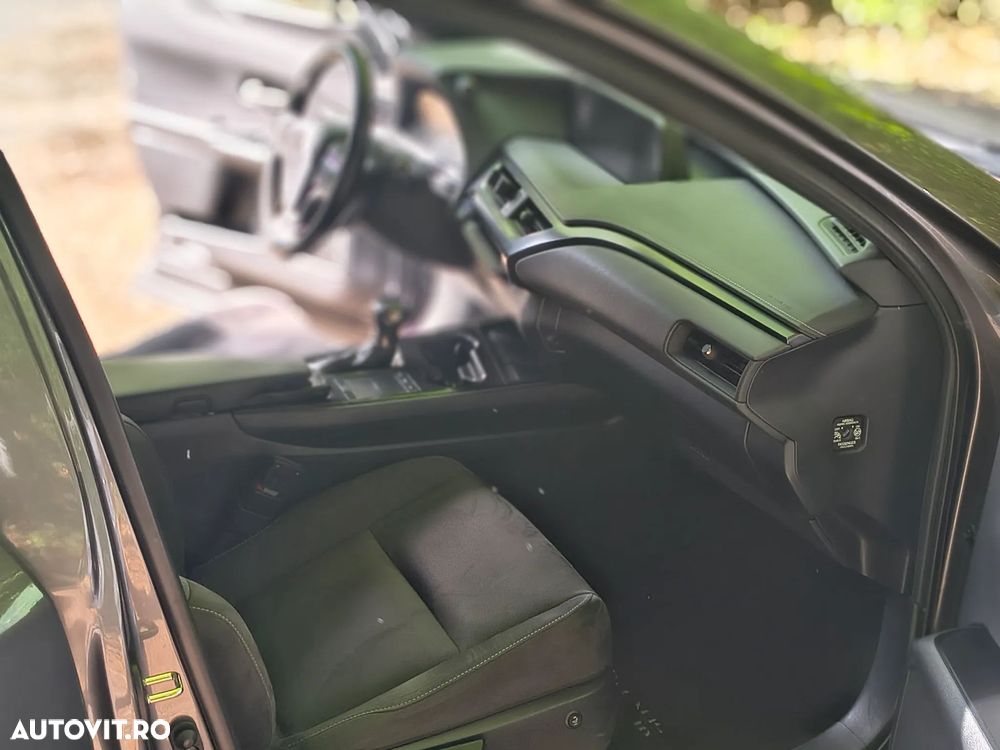 Lexus UX 250h (E-FOUR) Business Edition - 18