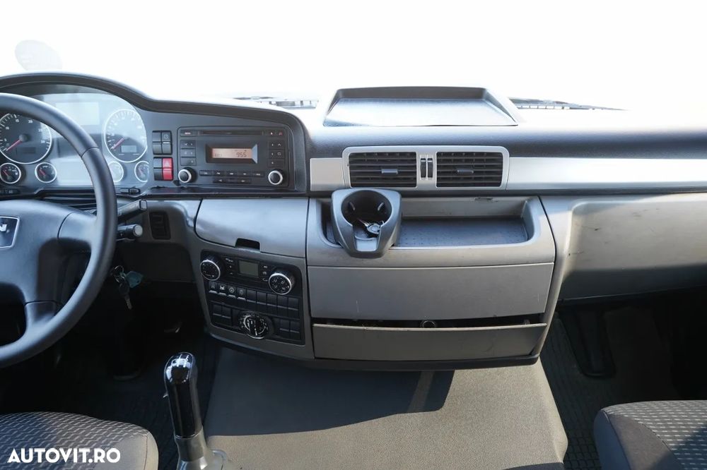 MAN TGS 41.440 / 8x8 / AUTOBASCULANTĂ CU BASCULARE PE SPATE - 5,9 M / CUTIE DE VITEZE MANUALĂ / - 32