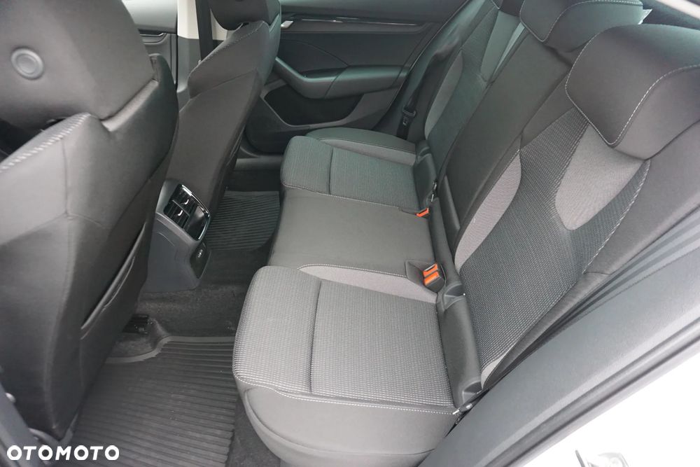 Skoda Octavia 2.0 TDI Edition 130 Selection DSG - 12