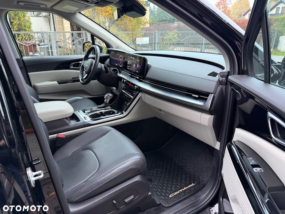 Kia Carnival - 15