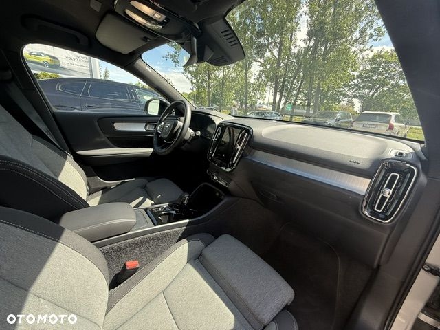 Volvo XC 40 B3 Plus Dark - 24