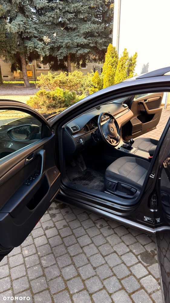 Volkswagen Passat 1.6 TDI Comfortline - 14