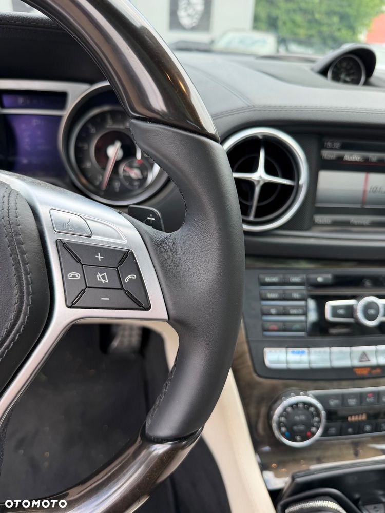 Mercedes-Benz SL 63 AMG - 33