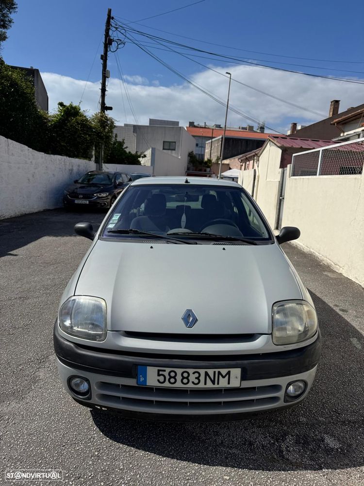 Renault Clio - 9