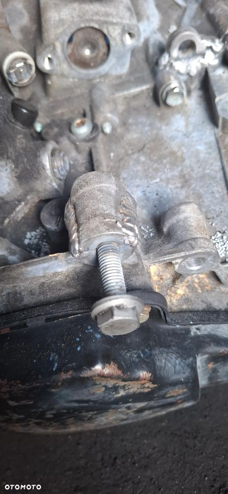 VW GOLF V 1.9TDI SKRZYNIA BIEGÓW JCR 5 BIEGÓW - 7