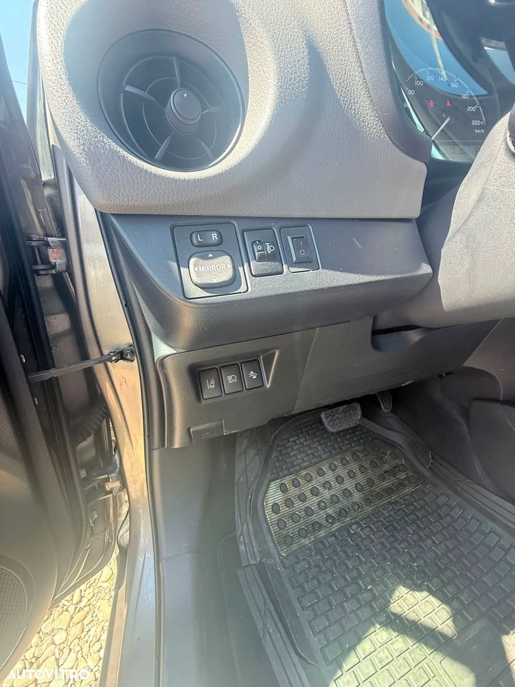 Toyota Yaris - 17