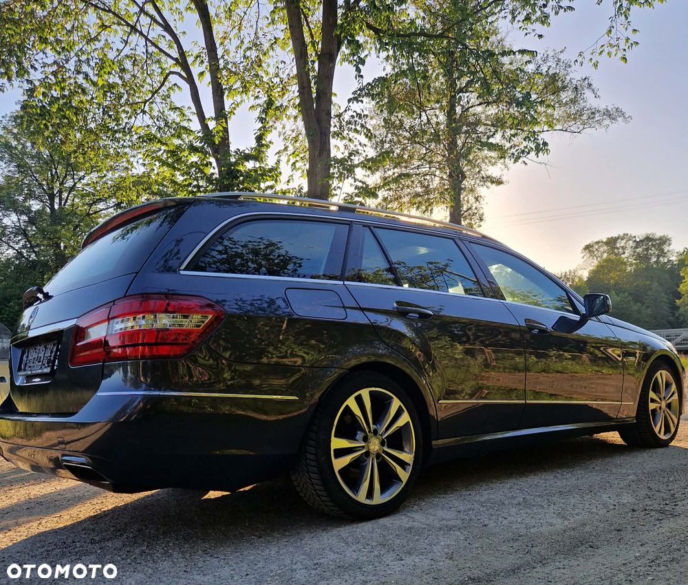 Mercedes-Benz Klasa E 350 CDI DPF 4Matic BlueEFFICIENCY 7G-TRONIC Avantgarde - 23