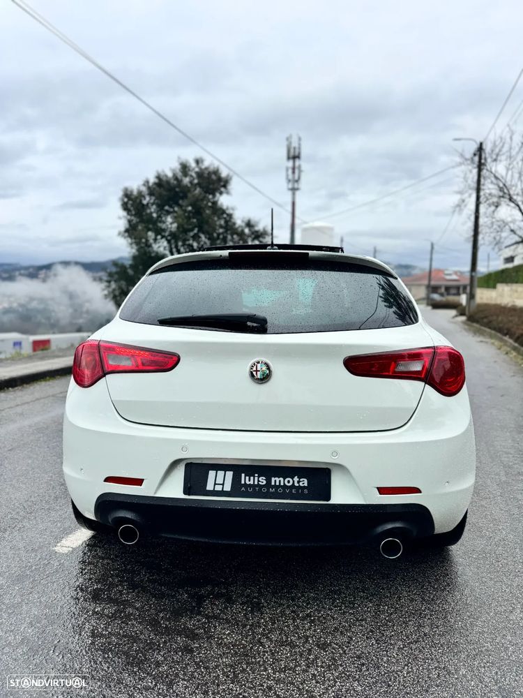 Alfa Romeo Giulietta 2.0 JTDM Distinctive - 10