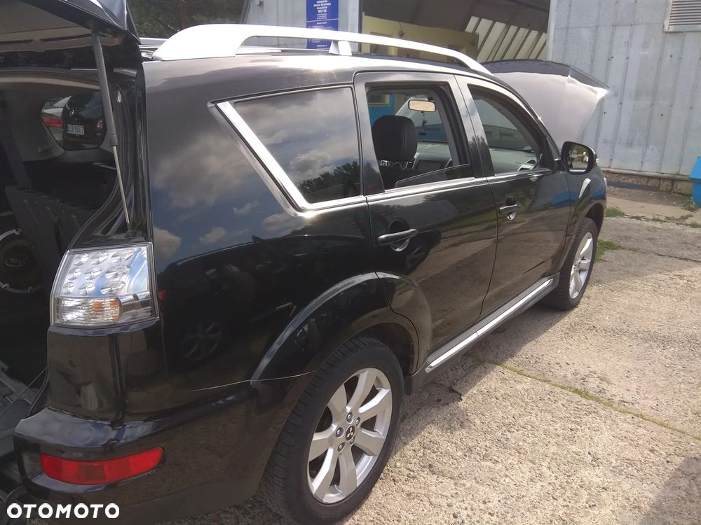 Mitsubishi Outlander 2.0 DID Instyle NAVI - 4