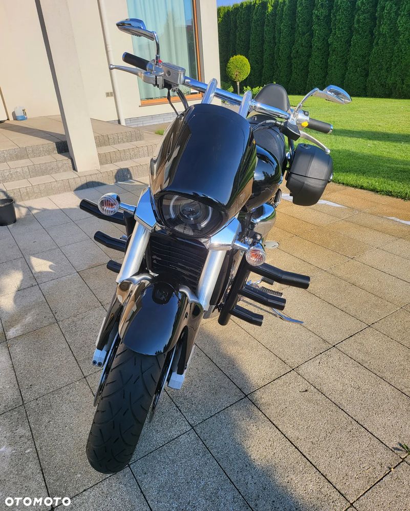Suzuki Intruder - 5