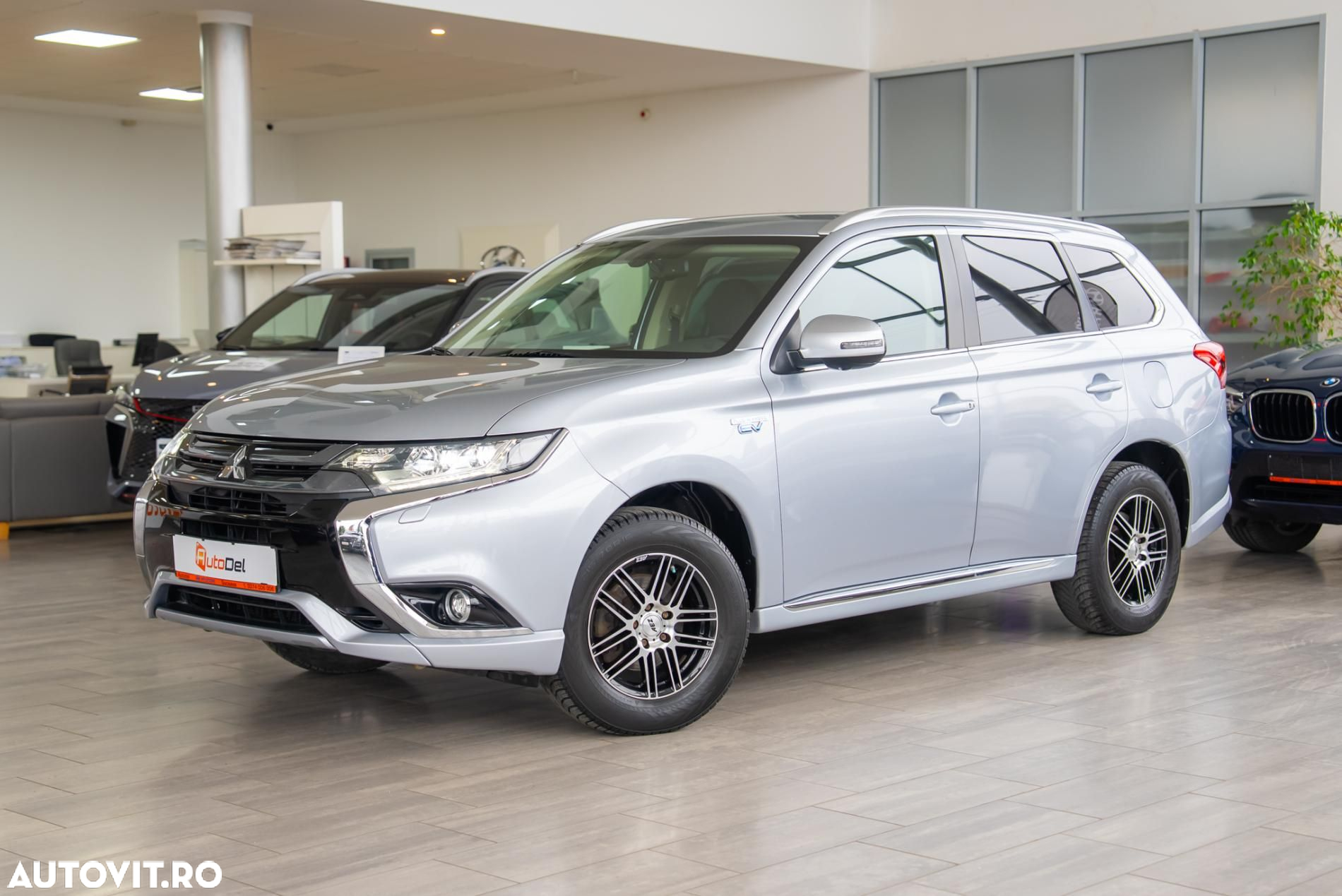 Mitsubishi Outlander 2.0 4WD Plug-In Hybrid Top - 2