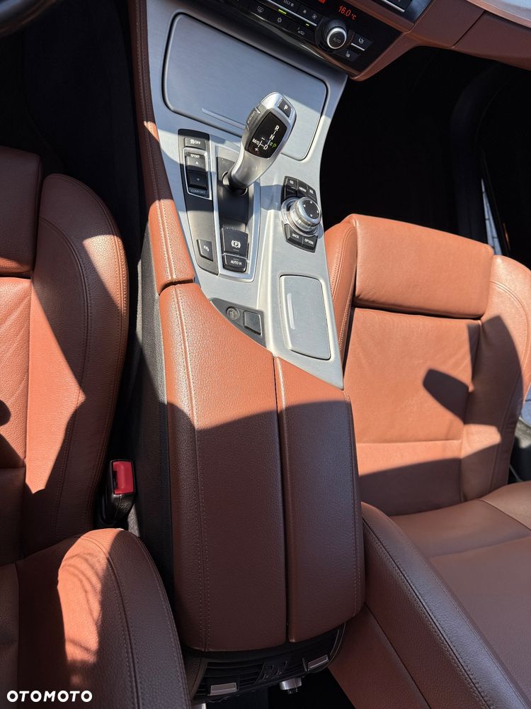 BMW Seria 5 520d xDrive - 16