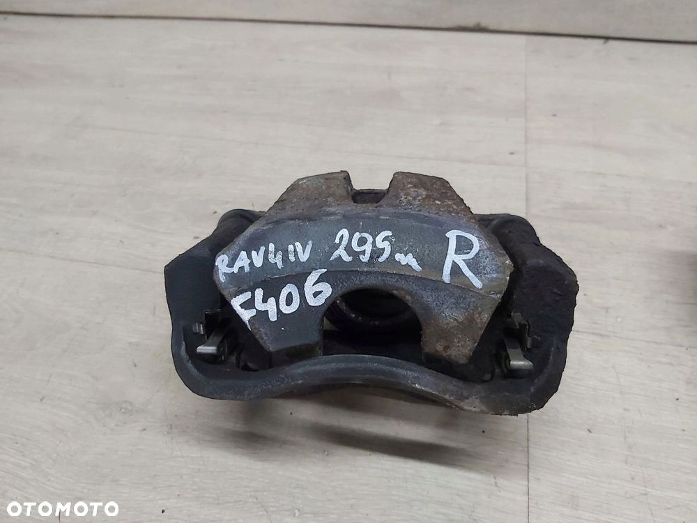 Toyota Rav4 IV XA40 13-18r zacisk jarzmo prawy przód 295mm - 1